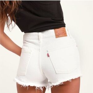 White Levi’s 501 shorts size 24